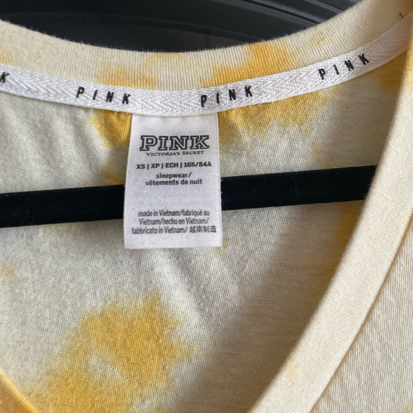 PINK V-neck shirt- yellow - Picture 4 of 4